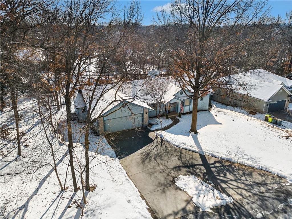 Photo of 9301 NW 80th Street, Weatherby Lake, MO 64152 (MLS # 2598508)