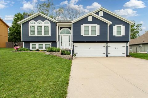 Photo of 4432 SW Rivulet Drive, Lees Summit, MO 64082 (MLS # 2607505)