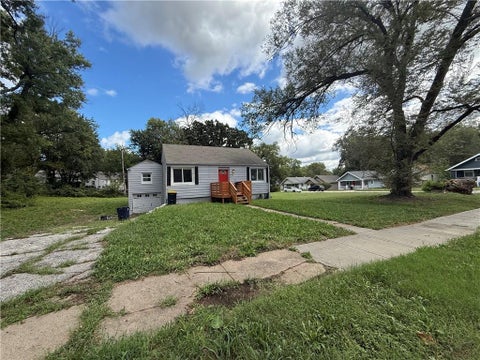 Photo of 6741 Agnes Avenue, Kansas City, MO 64132 (MLS # 2643460)