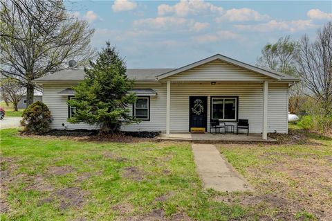 Photo of 12010 S Moonlight Road, Olathe, KS 66061 (MLS # 2617676)