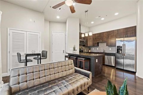 2940 Baltimore Avenue 1001 Kansas City MO 64108