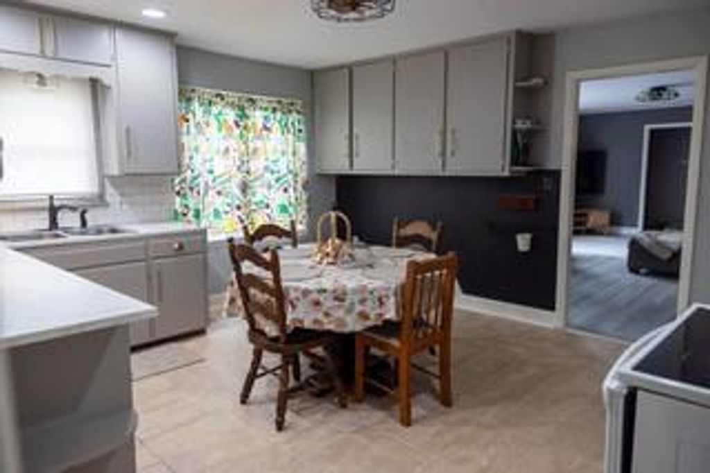 Photo of 248 Range Line Road, Liberty, MO 64068 (MLS # 2584551)