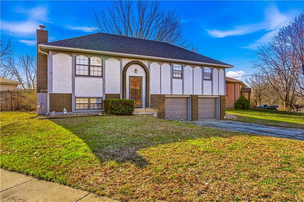 Photo of 16901 E 3rd Street, Independence, MO 64056 (MLS # 2607471)