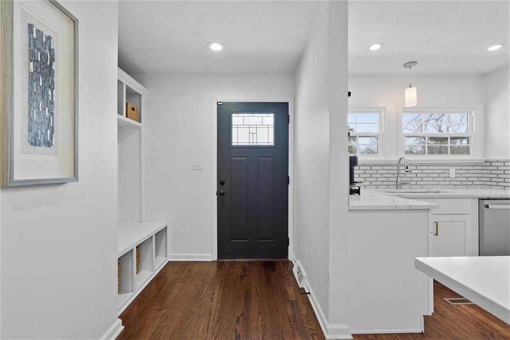 Photo of 7651 Tomahawk Road, Prairie Village, KS 66208 (MLS # 2598357)