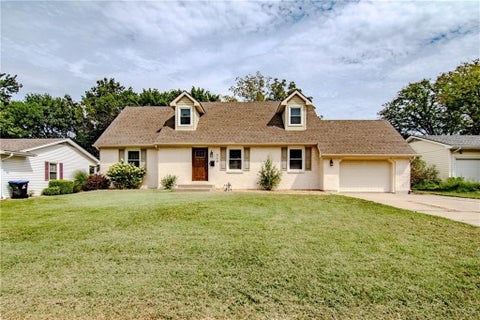 Photo of 309 Hillcrest Drive, Warrensburg, MO 64093 (MLS # 2637850)