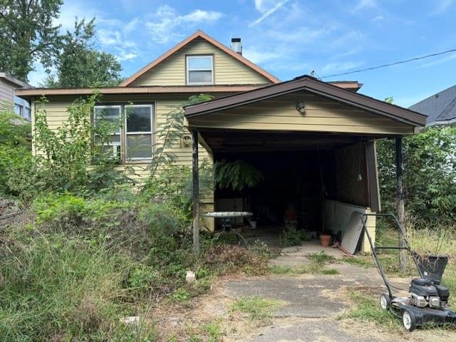 1443 Central Street
