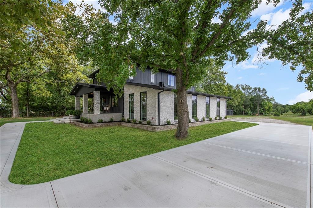 2501 M 291 Highway