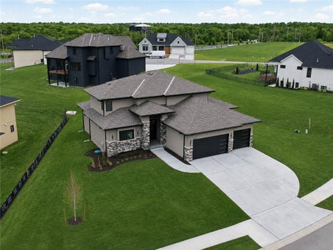 Photo of 2531 NE Woodland Oak Circle, Lees Summit, MO 64086 (MLS # 2645015)