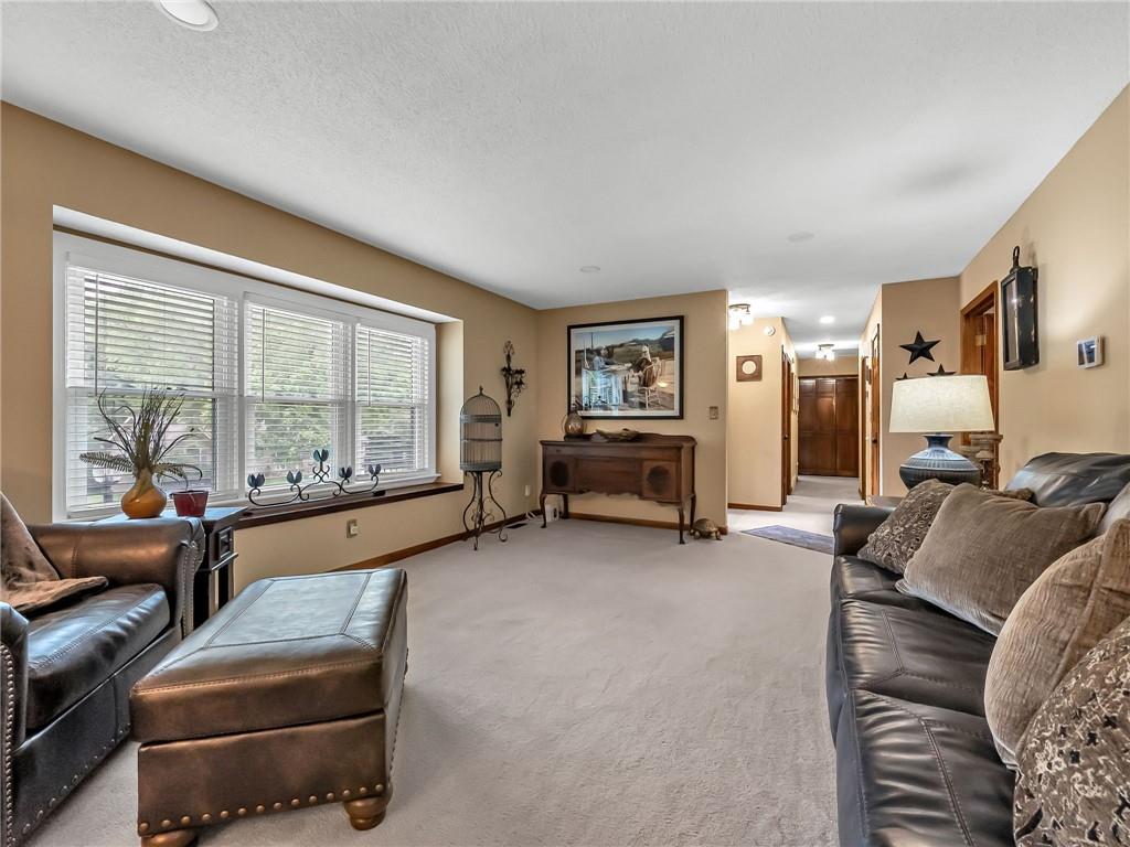 3137 Lakeview Circle
