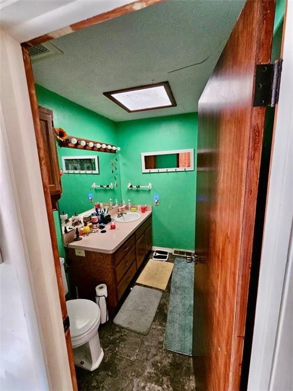 Topeka, Kansas 66611, United States, 3 Bedrooms Bedrooms, ,1 BathroomBathrooms,Residential,Pending,26516