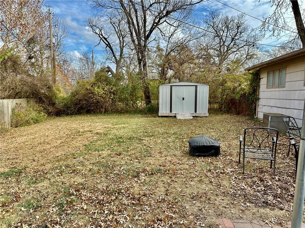 Topeka, Kansas 66611, United States, 3 Bedrooms Bedrooms, ,1 BathroomBathrooms,Residential,Pending,26516