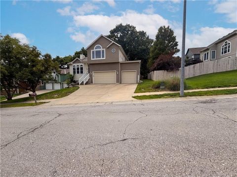 Photo of 4304 S Shrank Court, Independence, MO 64055 (MLS # 2622181)