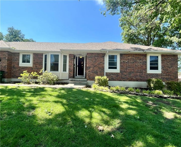 617 W Maple Street, Raymore, MO 64083