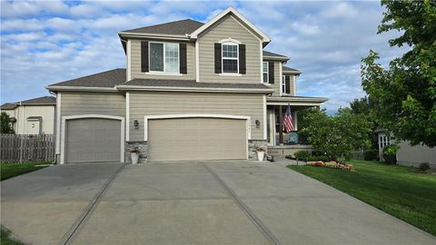 Photo of 26061 W 141st Court, Olathe, KS 66061 (MLS # 2621489)