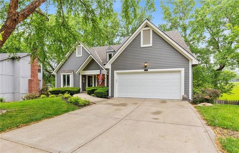 4011 NE Woodridge Drive, Lee\'s Summit, MO 64064 - MLS#: 2549059