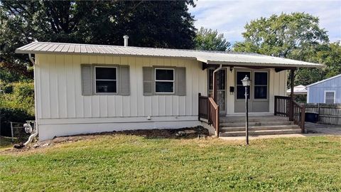 Photo of 9218 Mckinley Street, Kansas City, MO 64138 (MLS # 2582673)