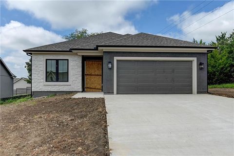 12704 Woodland Avenue, Kansas City, MO 64145 - #: 2503187