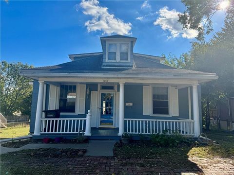 1011 Kickapoo Street, Leavenworth, KS 66048 - #: 2584392