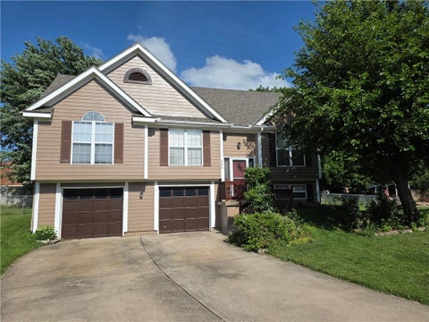 Photo of 906 Rome Court, Belton, MO 64012 (MLS # 2628897)