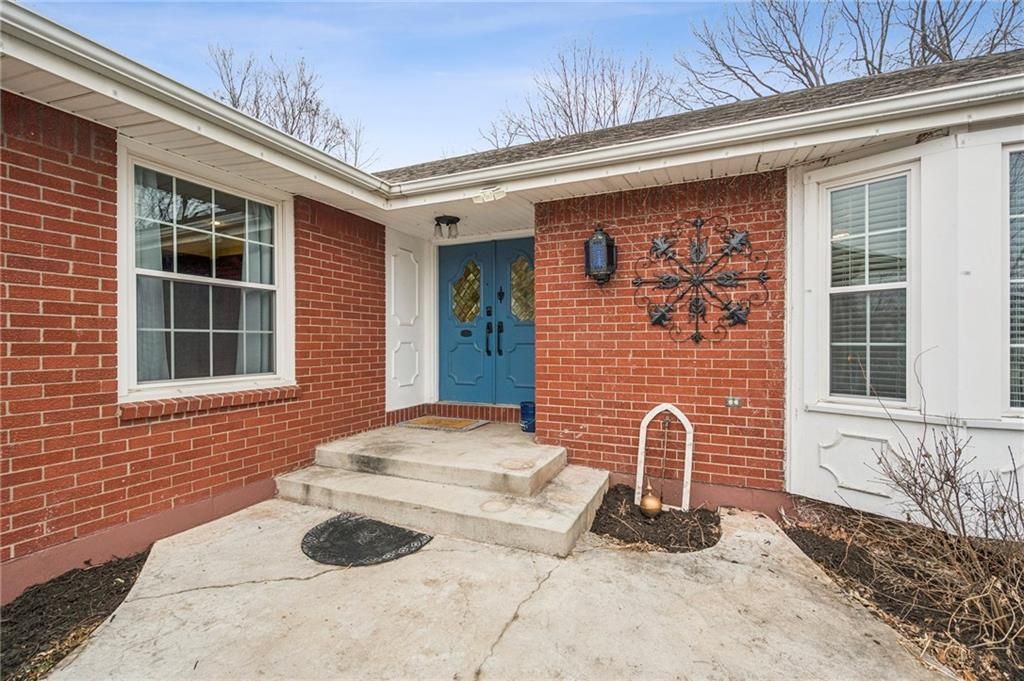 Photo of 245 N Main Street, Liberty, MO 64068 (MLS # 2588890)