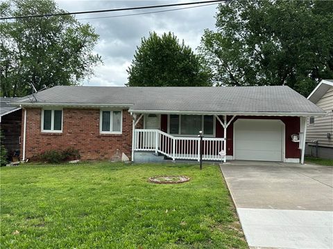 Photo of 2532 N Franklin Avenue, Springfield, MO 65803 (MLS # 2616145)