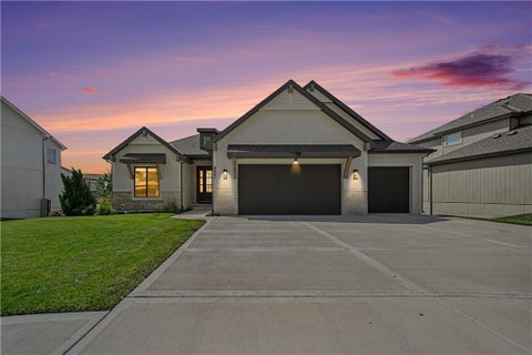 Photo of 4401 NE 88TH Street, Kansas City, MO 64156 (MLS # 2634043)