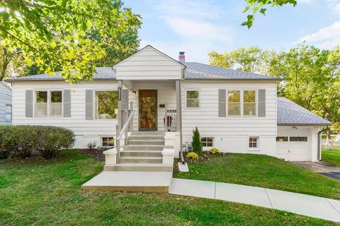 Photo of 7422 Woodson Street, Overland Park, KS 66204 (MLS # 2583192) Photo of 7422 Woodson Street, Overland Park, KS 66204 (MLS # 2583192)
