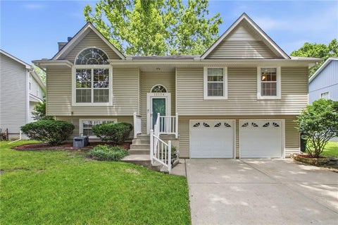 Photo of 18104 E 31st Terrace Drive S, Independence, MO 64057 (MLS # 2628291)