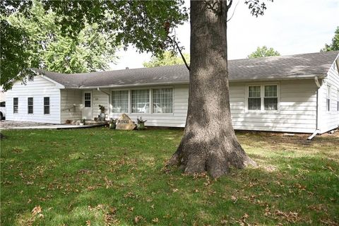Photo of 615 Pine Street, Wellsville, KS 66092 (MLS # 2583857)