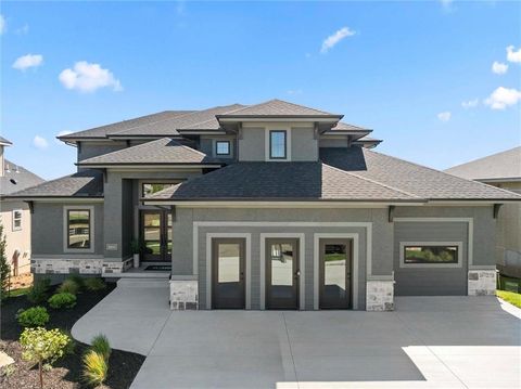 Photo of 18605 Mohawk Lane, Overland Park, KS 66085 (MLS # 2614006)