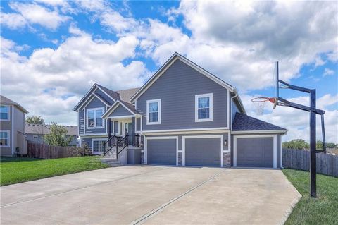 12301 S Burr Oak Circle, Peculiar, MO 64078 - #: 2578271