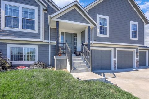 12301 S Burr Oak Circle, Peculiar, MO 64078 - MLS#: 2578271