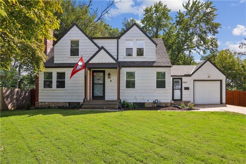 Photo of 6907 W 77th Terrace, Overland Park, KS 66204 (MLS # 2643490)