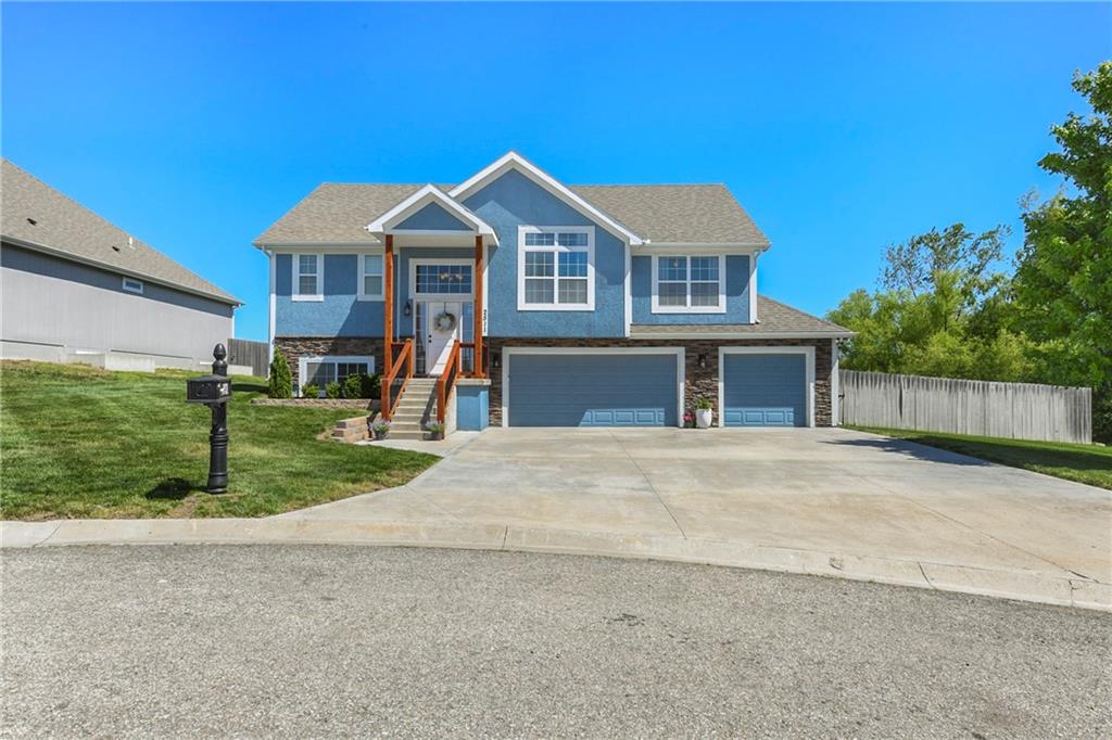 2511 E Maple Court