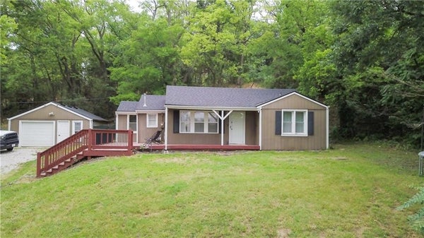 20118 E TRUMAN RD, INDEPENDENCE, MO 64056 - Image 6ca1fa28f856d097ef3eef5cef1b9a4d/1267191499