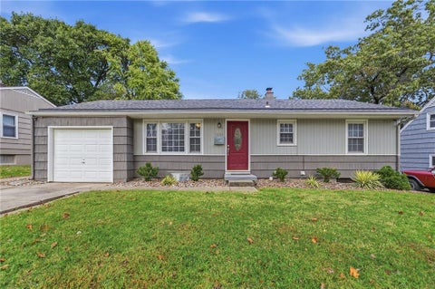 Photo of 9139 Western Hills Drive, Kansas City, MO 64114 (MLS # 2648176)
