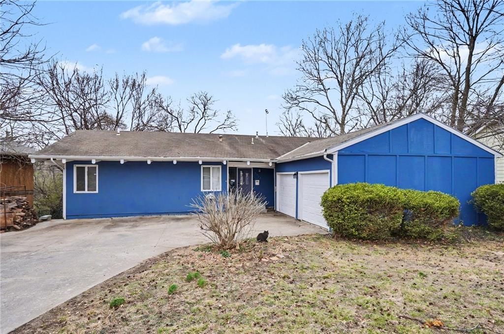 Photo of 2933 Harvard Road, Lawrence, KS 66049 (MLS # 2608084)