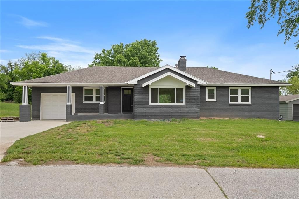 Photo of 112 W Kay Street, Lansing, KS 66043 (MLS # 2618547)