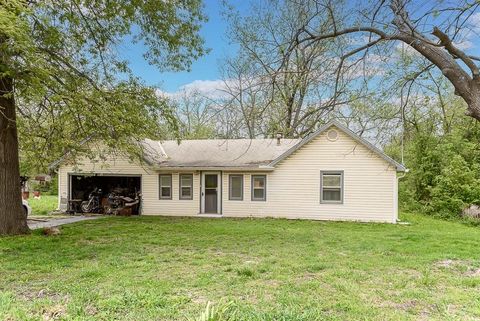 Photo of 16716 Dempsey Road, Leavenworth, KS 66048 (MLS # 2617348)