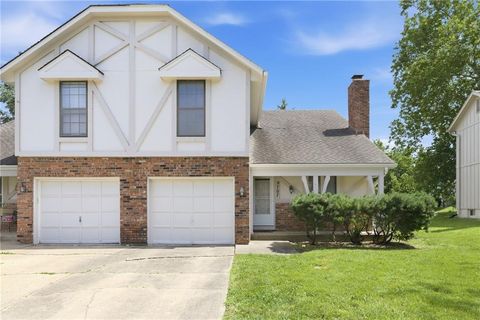Photo of 9707 W 83rd Terrace, Overland Park, KS 66212 (MLS # 2624248)