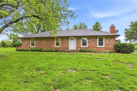 Photo of 33701 E 275th Street, Garden City, MO 64747 (MLS # 2619574)