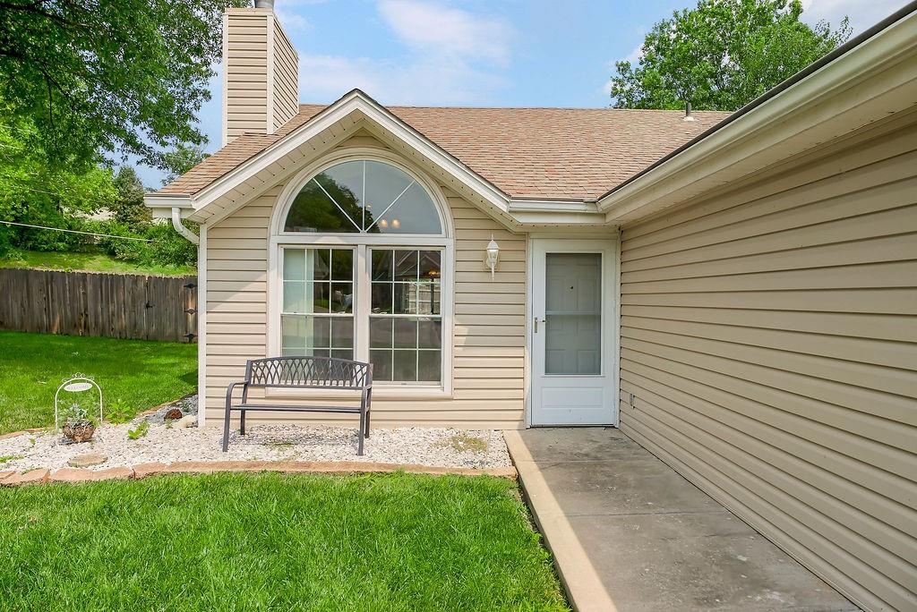 1104 NW Creek Side Court