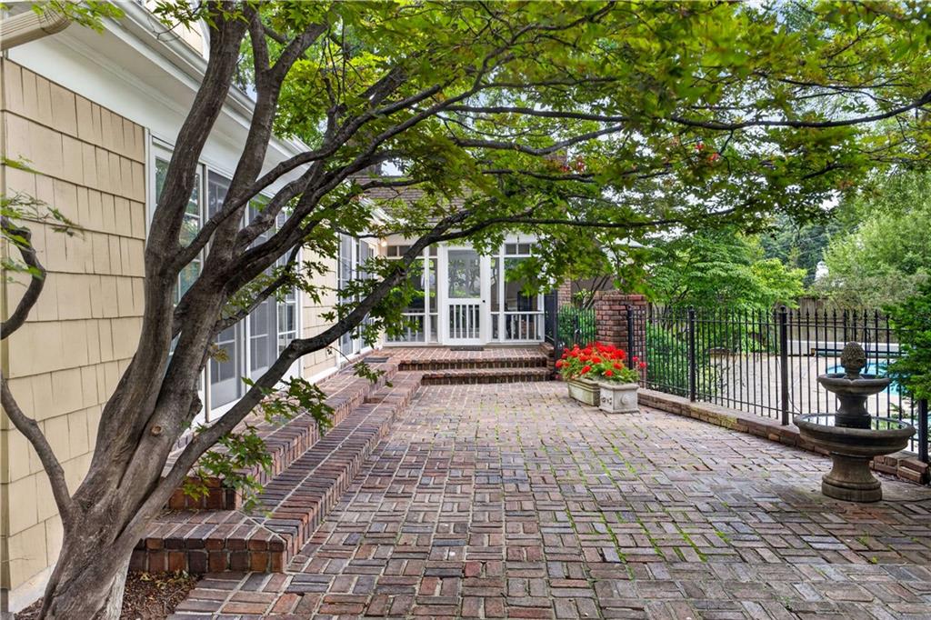 829 W 54th Terrace