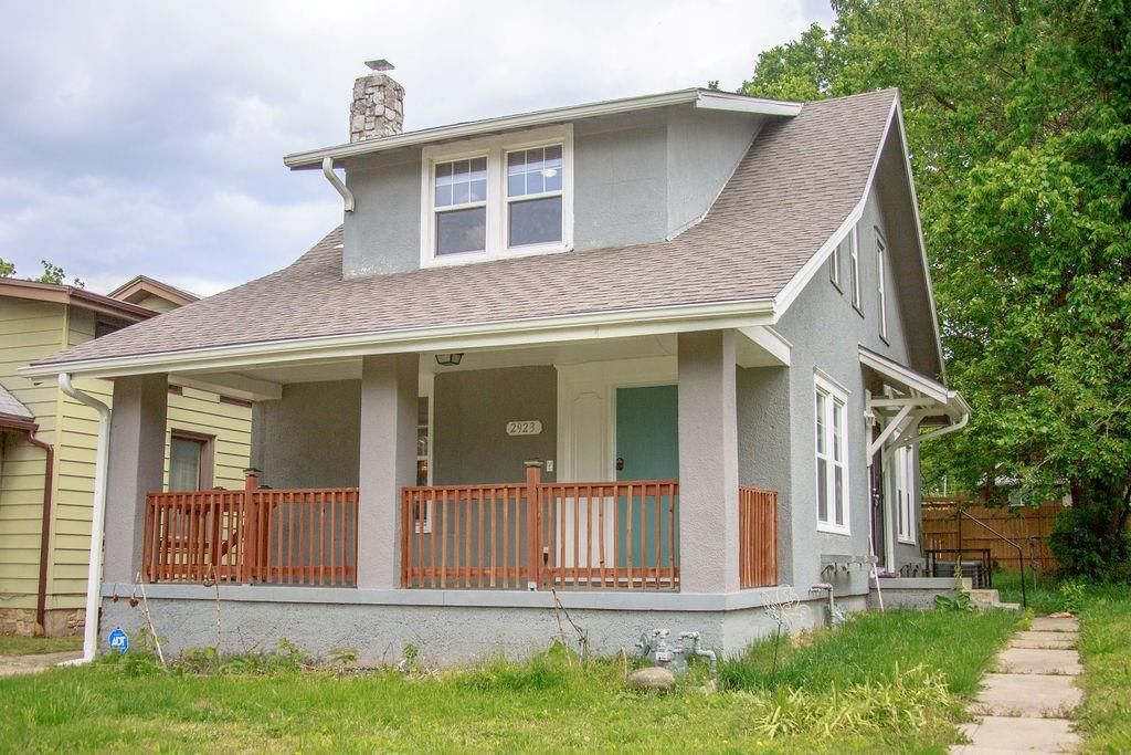Photo of 2923 Parkwood Boulevard, Kansas City, KS 66104 (MLS # 2618393)
