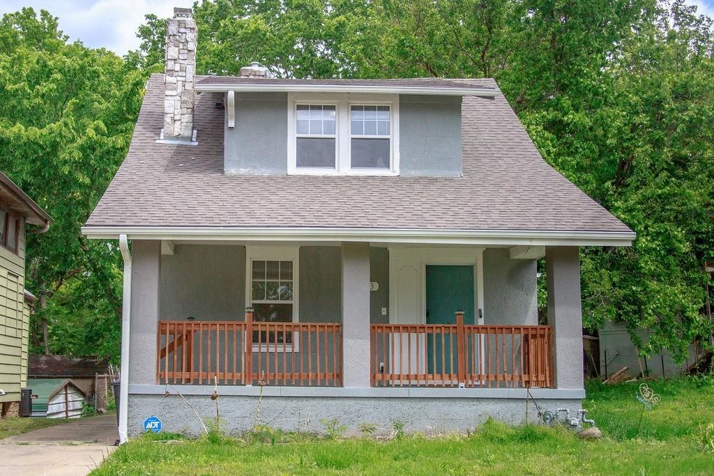 Photo of 2923 Parkwood Boulevard, Kansas City, KS 66104 (MLS # 2618393)