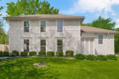 Photo of 6907 Edgevale Road, Kansas City, MO 64113 (MLS # 2614152)