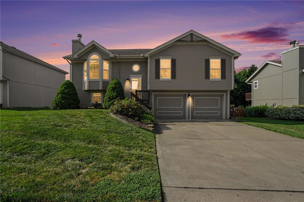 Photo of 3703 NE 81 Terrace, Kansas City, MO 64119 (MLS # 2633764)