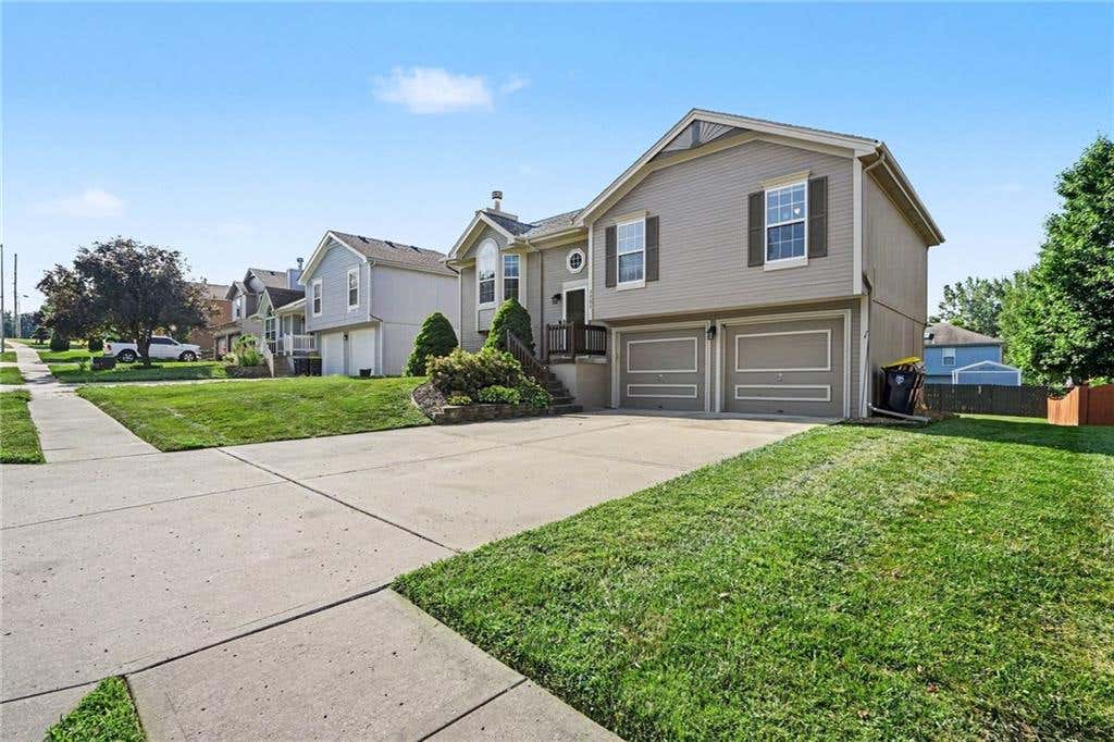 Photo of 3703 NE 81 Terrace, Kansas City, MO 64119 (MLS # 2633764)