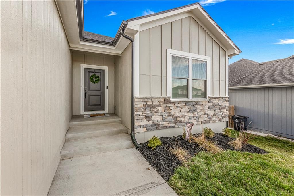 604 SW Meadowood Drive