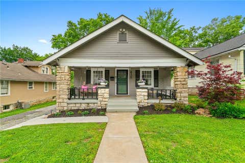 415 E 61st Street, Kansas City, MO 64110 - #: 2621674